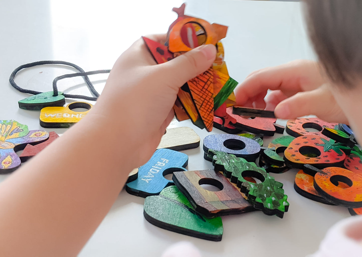 Hungry Caterpillar Wooden Lacing Game | Trò chơi Chú Sâu Háu Ăn