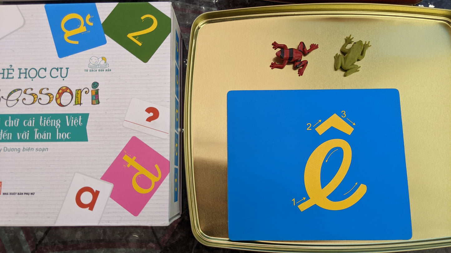 Hộp Thẻ Học Cụ Montessori: Làm Quen Với Chữ Cái Tiếng Việt - Bước Đầu Đến Với Toán Học (Vietnamese Montessori sand letters + numbers learning box)